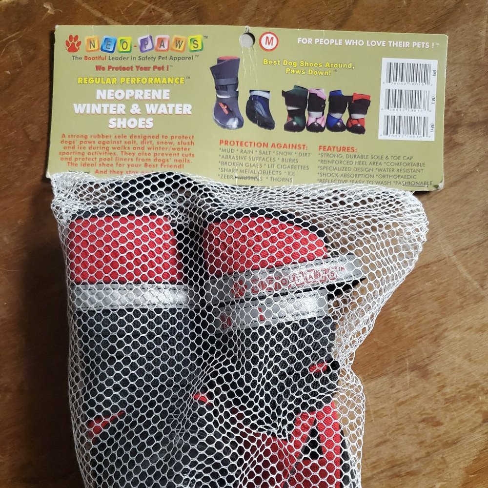 Neopaws size M neoprene winter and water shoes
